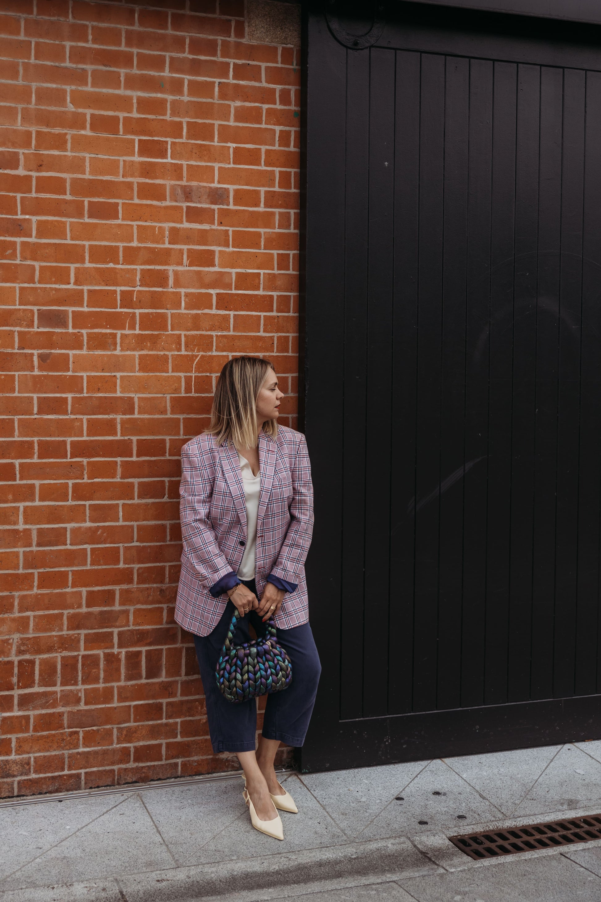 velvet handbag, chunky velvet bag, statement handbag, designer velvet bag, luxury soft bag, handmade velvet bag, unique fashion bag, trendy soft bag, machine washable handbag, elegant evening bag, soft chunky velvet handbag for everyday wear, handmade statement bag with a long handle, luxury machine washable bag for special occasions, unique velvet crossbody bag for women, fashion-forward plush bag with scarf