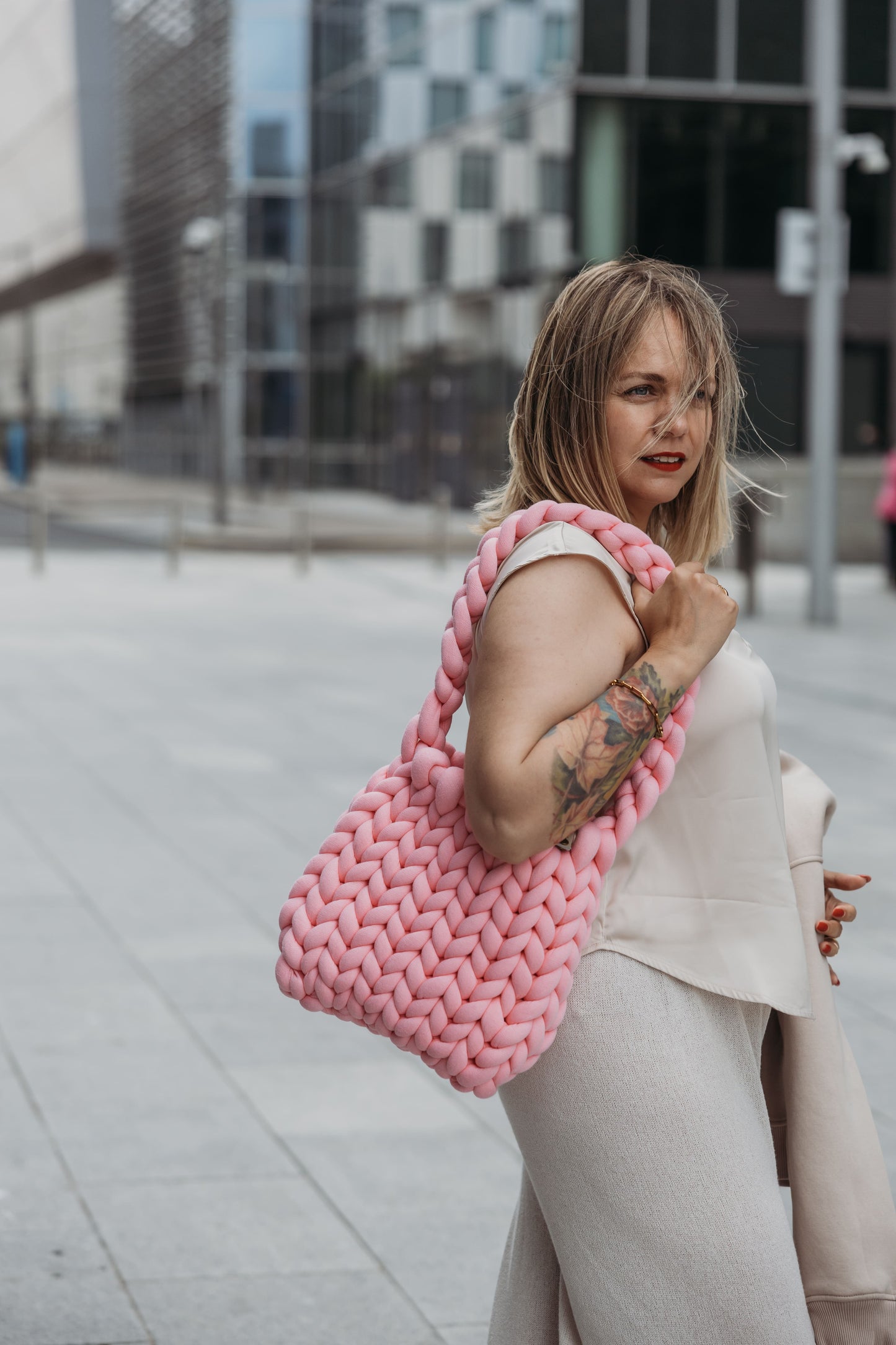 velvet handbag, chunky velvet bag, statement handbag, designer velvet bag, luxury soft bag, handmade velvet bag, unique fashion bag, trendy soft bag, machine washable handbag, elegant evening bag, soft chunky velvet handbag for everyday wear, handmade statement bag with a long handle, luxury machine washable bag for special occasions, unique velvet crossbody bag for women, fashion-forward plush bag with scarf