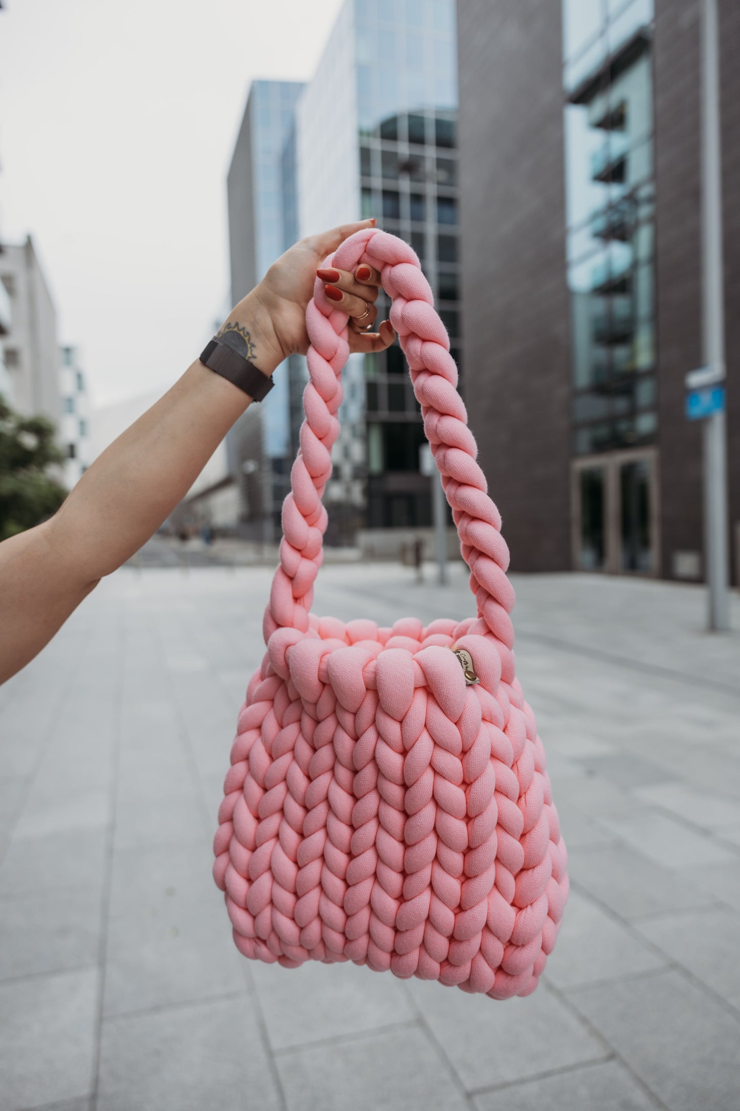 velvet handbag, chunky velvet bag, statement handbag, designer velvet bag, luxury soft bag, handmade velvet bag, unique fashion bag, trendy soft bag, machine washable handbag, elegant evening bag, soft chunky velvet handbag for everyday wear, handmade statement bag with a long handle, luxury machine washable bag for special occasions, unique velvet crossbody bag for women, fashion-forward plush bag with scarf