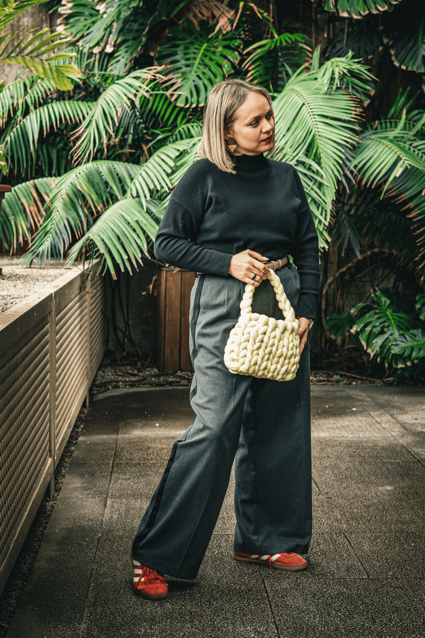 velvet handbag, chunky velvet bag, statement handbag, designer velvet bag, luxury soft bag, handmade velvet bag, unique fashion bag, trendy soft bag, machine washable handbag, elegant evening bag, soft chunky velvet handbag for everyday wear, handmade statement bag with a long handle, luxury machine washable bag for special occasions, unique velvet crossbody bag for women, fashion-forward plush bag with scarf