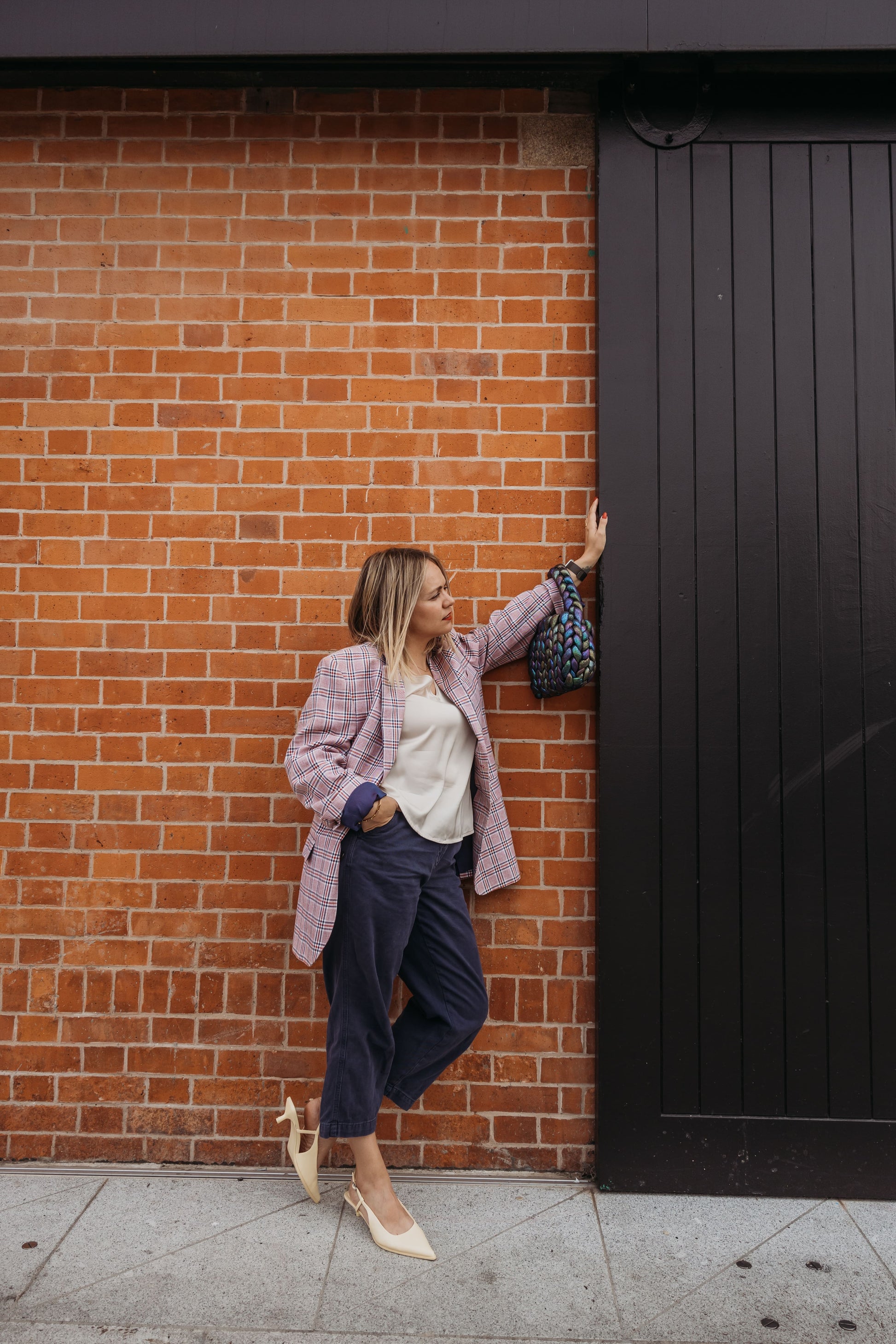 velvet handbag, chunky velvet bag, statement handbag, designer velvet bag, luxury soft bag, handmade velvet bag, unique fashion bag, trendy soft bag, machine washable handbag, elegant evening bag, soft chunky velvet handbag for everyday wear, handmade statement bag with a long handle, luxury machine washable bag for special occasions, unique velvet crossbody bag for women, fashion-forward plush bag with scarf