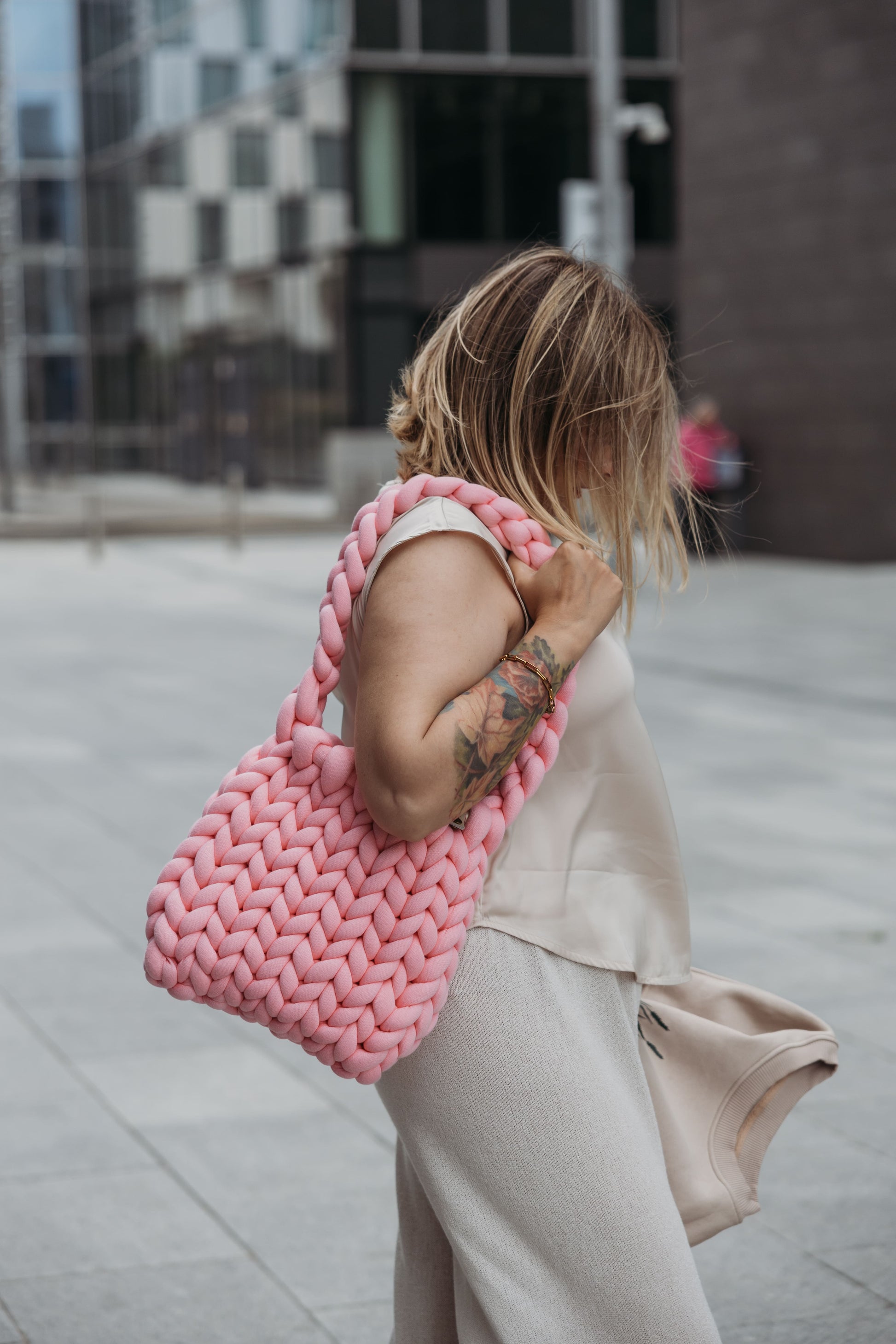 velvet handbag, chunky velvet bag, statement handbag, designer velvet bag, luxury soft bag, handmade velvet bag, unique fashion bag, trendy soft bag, machine washable handbag, elegant evening bag, soft chunky velvet handbag for everyday wear, handmade statement bag with a long handle, luxury machine washable bag for special occasions, unique velvet crossbody bag for women, fashion-forward plush bag with scarf