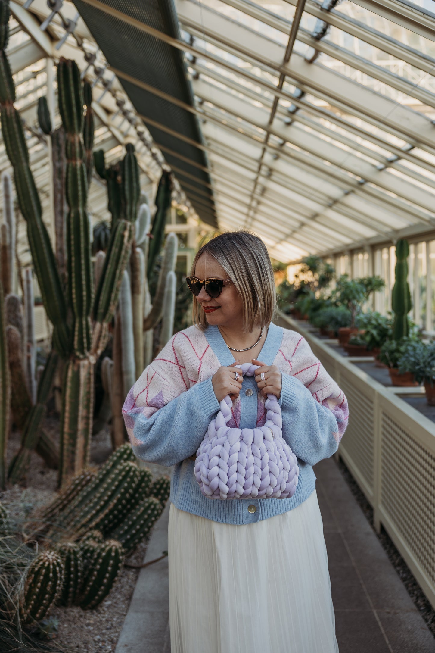 velvet handbag, chunky velvet bag, statement handbag, designer velvet bag, luxury soft bag, handmade velvet bag, unique fashion bag, trendy soft bag, machine washable handbag, elegant evening bag, soft chunky velvet handbag for everyday wear, handmade statement bag with a long handle, luxury machine washable bag for special occasions, unique velvet crossbody bag for women, fashion-forward plush bag with scarf